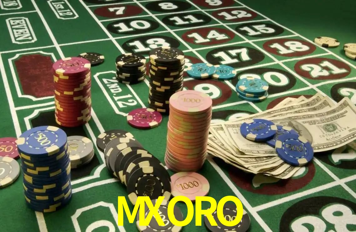 Interfaz de la app móvil MXORO en un smartphone moderno